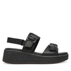 Sandały Lasocki. Czarne sandały damskie Lasocki, bez wzorów, bez obcasa, na koturnie. Za 169.99 zł.