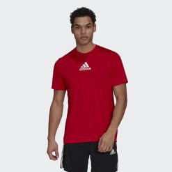 Koszulka adidas Primeblue Designed To Move Sport 3-Bandes. Białe t-shirty sportowe męskie Adidas, s, z materiału, bez ramiączek, na fitness i siłownię. Za 98.99 zł.