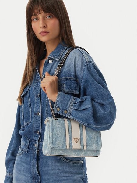 Guess Torebka Noelle II HWDL96 72210 Niebieski jasny. Niebieskie torebki klasyczne damskie Guess, z aplikacjami, z materiału, bez dodatków. Za 525.99 zł.