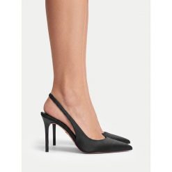 Szpilki Nine West. Czarne szpilki Nine West, bez wzorów, bez obcasa. Za 279.99 zł.