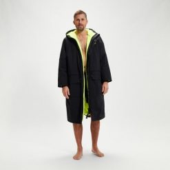 Kurtka płaszcz unisex Speedo Change Robe. Czarne kurtki męskie Speedo, m, bez wzorów, z materiału, sportowe, bez kaptura. Za 1,094.00 zł.