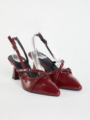 Trendyol Czółenka w kolorze czerwonym rozmiar: 39. Czerwone czółenka damskie Trendyol, bez wzorów, bez obcasa. Za 104.99 zł.