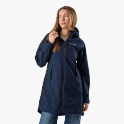 Kurtka przeciwdeszczowa kobieca Swedemount Orust Rain Coat wodoodporna. Niebieskie kurtki damskie SWEDEMOUNT, bez kaptura. Za 329.99 zł.