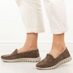 Brązowe ażurowe skórzane mokasyny damskie Vinceza 95413. Brązowe mokasyny damskie VINCEZA, z jeansu. W wyprzedaży za 175.12 zł.