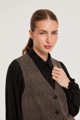 Garniturowa kamizelka brązowa. Brązowe kamizelki damskie MOODO, l, z elastanu. Za 129.99 zł.
