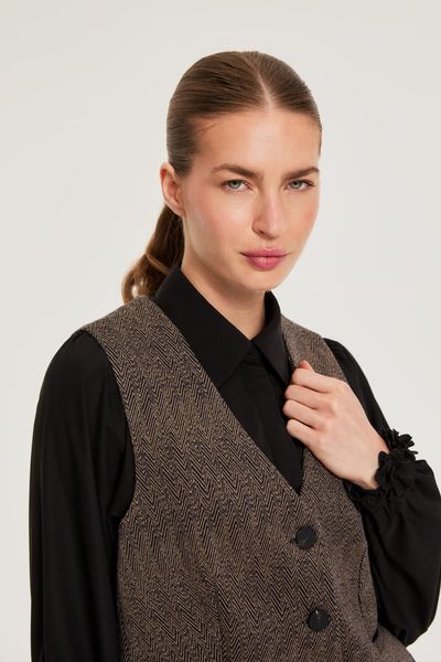 Garniturowa kamizelka brązowa. Brązowe kamizelki damskie MOODO, l, z elastanu. Za 129.99 zł.