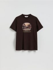 T-shirt regular z nadrukiem - ciemnobrązowy. Brązowe t-shirty męskie Reserved, l, bez wzorów, z bawełny, bez kołnierzyka. Za 59.99 zł.