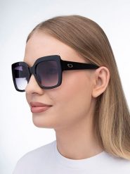 Oscar de la Renta Damskie okulary przeciwsłoneczne w kolorze czarno-fioletowym rozmiar: 53. Czarne okulary przeciwsłoneczne damskie Oscar de la Renta. Za 126.75 zł.