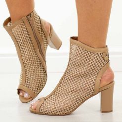 Beżowe sandały damskie na słupku M.Daszyński Sa283-2. Brązowe sandały damskie M.Daszyński, bez wzorów, z jeansu, bez obcasa, na słupku. Za 239.00 zł.