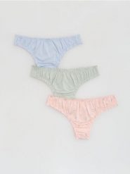 Majtki stringi 3 pack - wielobarwny. Stringi damskie Reserved, l, bez wzorów, z bawełny. Za 49.99 zł.