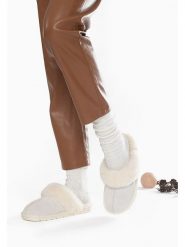 Gooce Wełniane kapcie "Emeline" w kolorze białym rozmiar: 41. Białe kapcie damskie Gooce, ze skóry. Za 173.99 zł.