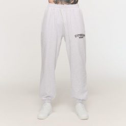 Spodnie męskie fitness oversize ze sznurkiem Varsity szare. Szare spodnie sportowe męskie GYMBEAM, z bawełny. Za 126.90 zł.