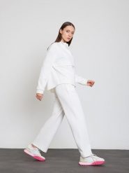 BGN Spodnie dresowe w kolorze białym rozmiar: 38. Białe spodnie dresowe damskie BGN, bez wzorów, z dresówki. Za 100.99 zł.