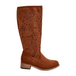 Ażurowe Kozaki Damskie Na Niskim Obcasie Eko Zamszowe Zapinane Na Zamek Camel Orchides brązowe. Brązowe kozaki damskie z zamszu, przed kolano, bez obcasa. Za 262.40 zł.