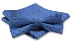 Elegancka Mucha Męska - Alties - Niebieska w Granatowe Grochy. Niebieskie krawaty i muchy męskie Alties, bez wzorów, eleganckie. Za 54.00 zł.