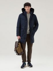 Woolrich Parka puchowa w kolorze granatowym rozmiar: XL. Niebieskie parki męskie Woolrich, xl, bez wzorów, z puchu. Za 1,844.96 zł.