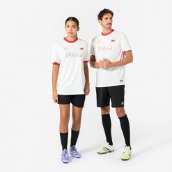 Koszulka piłkarska dla kibiców reprezentacji Polski 2026. Białe t-shirty damskie KIPSTA, xl, z materiału, bez ramiączek, do piłki nożnej. Za 44.99 zł.