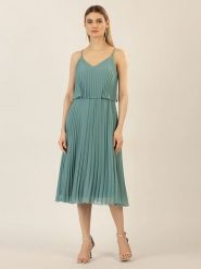 APART Sukienka w kolorze zielonym rozmiar: 46. Zielone sukienki damskie Apart, bez wzorów, bez kołnierzyka, bez ramiączek, midi. Za 217.99 zł.