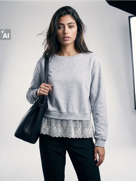 Dresowa bluza z koronkowym dołem - szary. Szare bluzy bez kaptura damskie Sinsay, l, z dresówki. Za 59.99 zł.