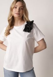 Biało-Czarny Klasyczny T-shirt z Bawełny Zdobiony Aplikacją 3D w Kształcie Kwiatów Noebel. Białe t-shirty damskie Born2be, l, z aplikacjami, z bawełny, bez kołnierzyka. Za 59.99 zł.