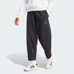 Spodnie Essentials Contemporary Logo Fleece Barrel. Czarne spodnie dresowe damskie Adidas, m, z materiału, na fitness i siłownię. Za 239.00 zł.