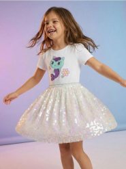 Sukienka babydoll z połyskującymi cekinami Gabby's Dollhouse - wielobarwny. Sukienki dziewczęce Sinsay, bez wzorów, bez ramiączek. Za 39.99 zł.