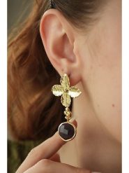 L'Atelier de Gaia Pozłacane kolczyki z ametystem rozmiar: onesize. Żółte kolczyki damskie L'Atelier de Gaia, z ametystem, pozłacane. Za 92.42 zł.