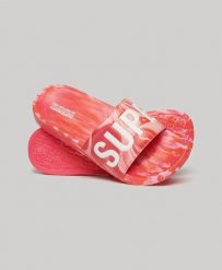 Superdry Marble Pool Sliders - klapki basenowe w marmurkowy wzór – HYPER FIRE. Czerwone klapki damskie Superdry., bez wzorów, bez obcasa. Za 119.70 zł.