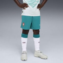 Młodzieżowe szorty reprezentacji Portugalii 2026 PUMA. Biała szorty męskie Puma, na jesień, bez wzorów, z materiału, klasyczne. Za 260.50 zł.