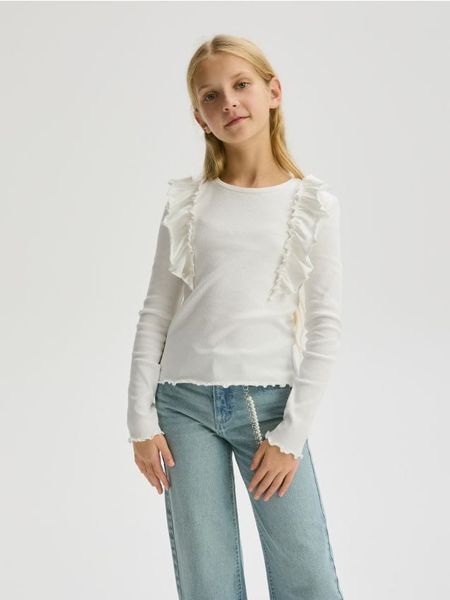 Bawełniana koszulka z falbankami - złamana biel. Koszulki dziewczęce Reserved, bez wzorów, z bawełny, bez ramiączek. W wyprzedaży za 25.99 zł.