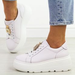 Białe skórzane półbuty damskie na platformie Cambell 603. Białe półbuty damskie Cambell, z aplikacjami, z jeansu, eleganckie, bez obcasa, na platformie. Za 299.00 zł.