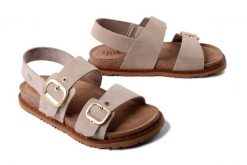 YOKONO BOLUS-252 NOB SAND, sandały damskie. Brązowe sandały damskie Yokono, bez wzorów, bez obcasa, na płaskiej podeszwie. Za 289.90 zł.