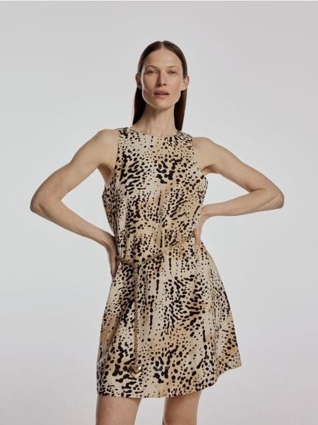 Lniana sukienka mini - wielobarwny. Sukienki damskie Reserved, l, bez wzorów, z tkaniny, bez kołnierzyka, bez ramiączek, mini, rozkloszowane. W wyprzedaży za 49.99 zł.