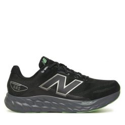 Buty do biegania New Balance. Czarne obuwie do biegania damskie New Balance. Za 479.99 zł.