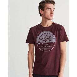 T-shirt z nadrukiem - Bordowy. Czerwone t-shirty damskie Reserved, l, bez wzorów, bez kołnierzyka. Za 49.99 zł.