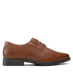 Półbuty Clarks. Brązowe buty wizytowe męskie Clarks, bez zapięcia. Za 289.99 zł.