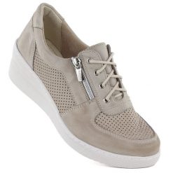 Skórzane półbuty damskie na koturnie Helios 460. Czółenka damskie Helios, bez wzorów, ze skóry, bez obcasa, na koturnie. Za 409.99 zł.