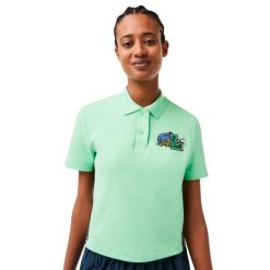 Koszulka damska Lacoste Holiday Regular Fit Organic Cotton Polo. Zielone bluzki sportowe damskie Lacoste, l, z bawełny, bez kołnierzyka, bez ramiączek. Za 387.00 zł.
