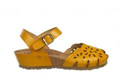 Sandały Yokono Monaco-247 Vaquetill Mostaza, Żółty, Skóra naturalna - 40. Żółte sandały damskie Yokono, bez wzorów, z materiału, bez obcasa, na koturnie. W wyprzedaży za 152.10 zł.