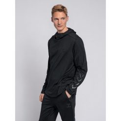 Bluza z kapturem Hummel hmllaston. Niebieskie bluzy sportowe męskie HUMMEL, bez wzorów, sportowe, bez kołnierzyka, bez ramiączek. W wyprzedaży za 226.50 zł.