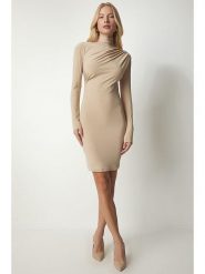 Happiness Istanbul Sukienka w kolorze beżowym rozmiar: S/M. Brązowe sukienki damskie Happiness Istanbul, m, bez wzorów, bez kołnierzyka, bez ramiączek, mini. Za 56.99 zł.