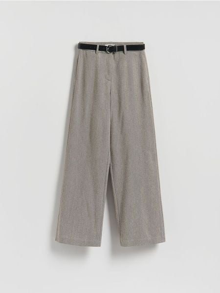 Spodnie z paskiem - brązowy. Brązowe spodnie materiałowe damskie Reserved, bez wzorów, z dzianiny. W wyprzedaży za 99.99 zł.