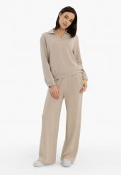 Spodnie dresowe z szeroką nogawką N-ERLA. Brązowe spodnie dresowe damskie Volcano, s, bez wzorów, z dresówki. Za 149.99 zł.