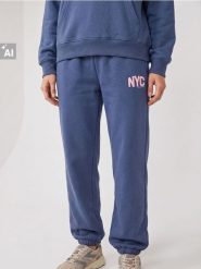 Dresowe spodnie jogger z haftowanym napisem NYC - granatowy. Niebieskie spodnie sportowe damskie Sinsay, l, z dresówki, na fitness i siłownię. Za 39.99 zł.