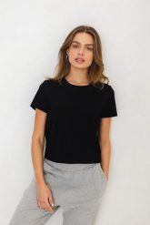 T-SHIRT PIPER CZARNY XS - Flawless. Czarne t-shirty damskie Flawless, uniwersalny, bez wzorów, z bawełny, bez kołnierzyka. Za 177.00 zł.