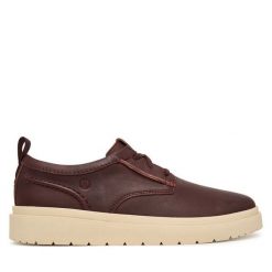 Półbuty Clarks. Czerwone półbuty damskie Clarks, bez wzorów, bez obcasa, na płaskiej podeszwie. Za 429.99 zł.