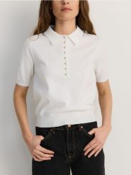 Sweter z krótkim rękawem - kremowy. Białe swetry klasyczne damskie Reserved, l, z dzianiny, bez kołnierzyka. W wyprzedaży za 69.99 zł.