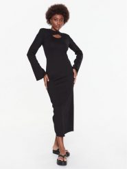 Gestuz Sukienka codzienna Anka 10906826 Czarny Slim Fit. Czarne sukienki damskie Gestuz, na co dzień, s, bez wzorów, z wiskozy, bez kołnierzyka, bez ramiączek, proste. Za 399.99 zł.