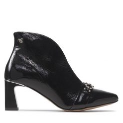 Botki Maciejka. Czarne botki damskie Maciejka, bez obcasa, na słupku, bez zapięcia. Za 379.99 zł.