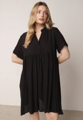 Czarna Rozkloszowana Sukienka w Koszulowym Stylu z Bawełny Normae. Czarne sukienki damskie Born2be, do pracy, l, bez wzorów, z bawełny, biznesowe, bez kołnierzyka, bez ramiączek, midi, koszulowe. Za 89.99 zł.